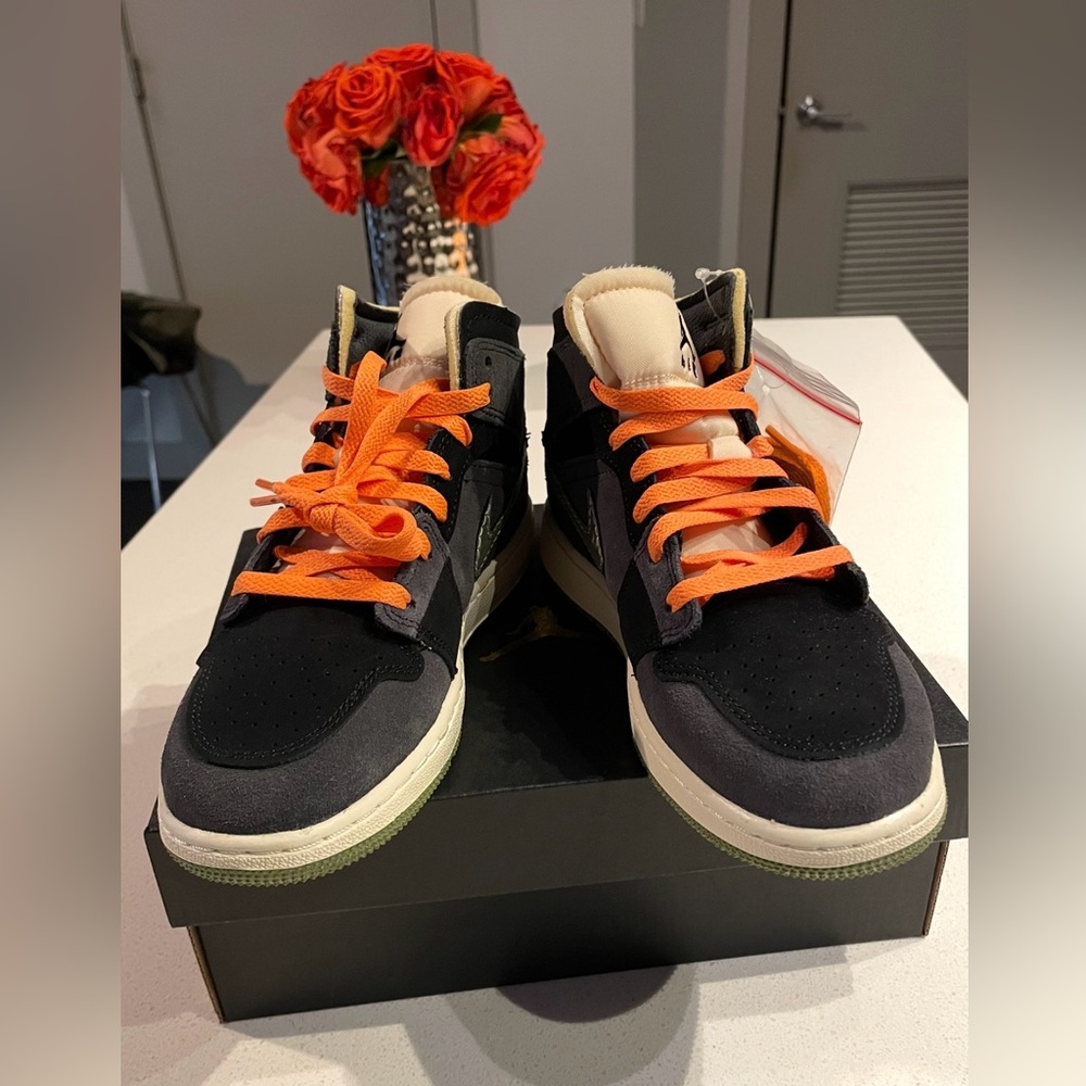BRAND NEW_Air Jordan 1 Mid (SE) Halloween Craft Sneakers , W 6.5 (Y5)